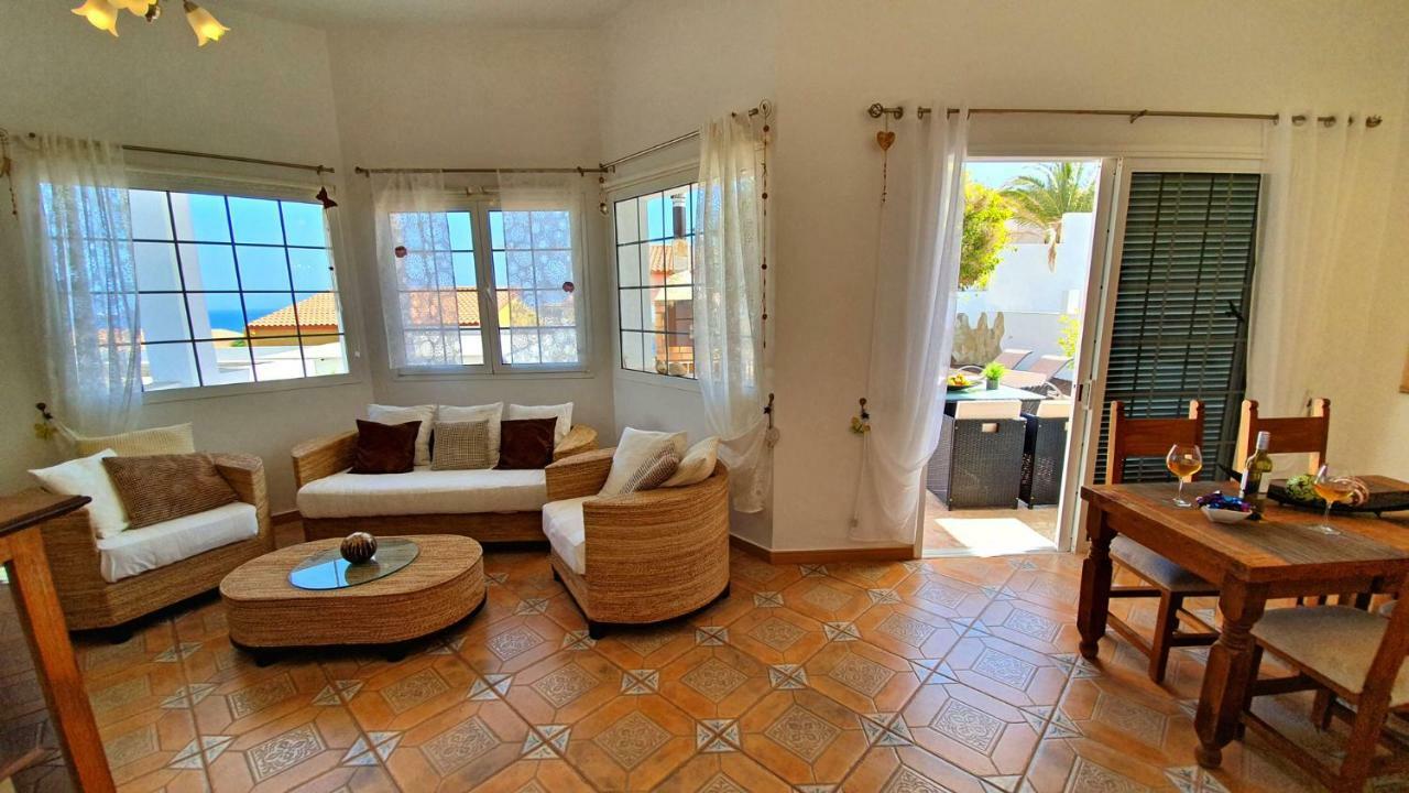 Ferienhaus Casa Blanca - Tarajalejo - Glasfaserinternet - Meerblick エクステリア 写真